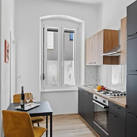 Petra Apartman Póla